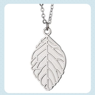 leaf necklace for women with a personalized photo